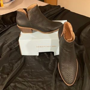 the Life Stride Payton bootie